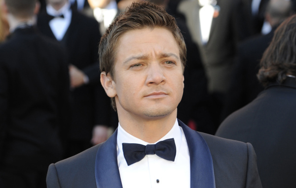 Популярный Джереми Реннер