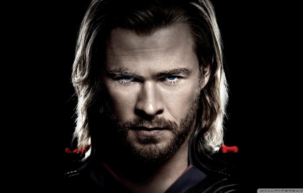 Популярный Кино актер Крис Хемсворт