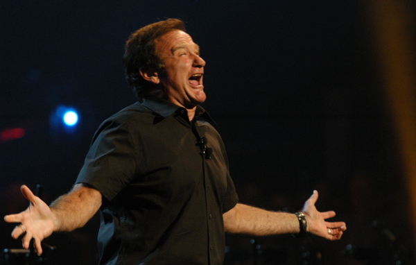 Робин Уильямс радуется