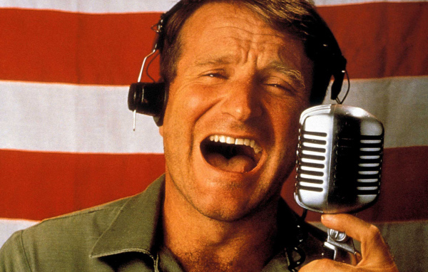 Робин Уильямс с микрофоном