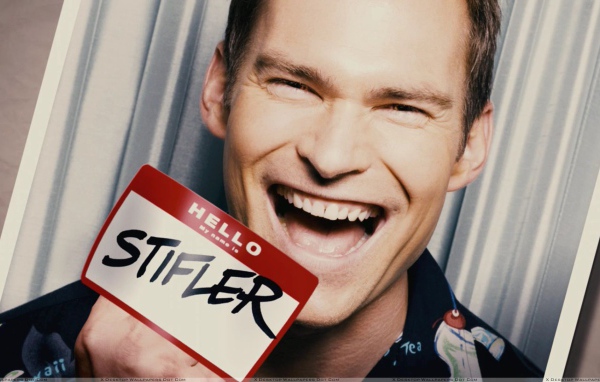 Шонн Уильям Скотт улыбается