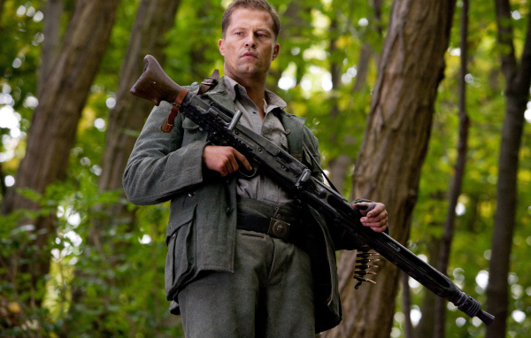 Тиль Швайгер в пленочных Бесславные ублюдки