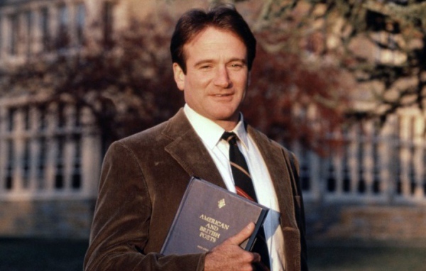 Молодой Робин Уильямс с книгой