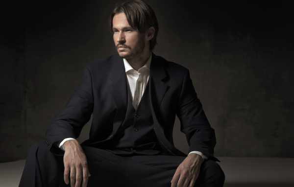 Мужчина с усами