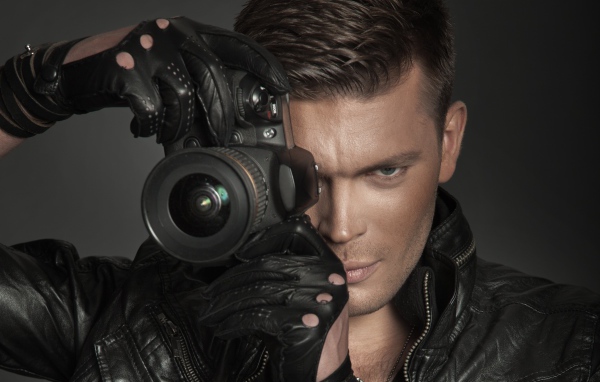 Парень с фотокамерой