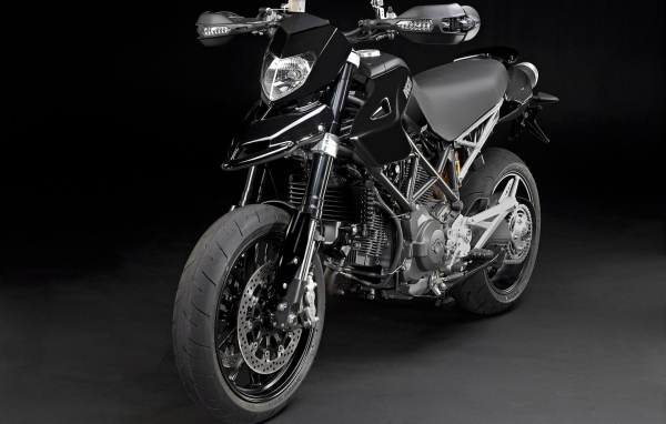 Красивый мотоцикл Ducati Hypermotard SP