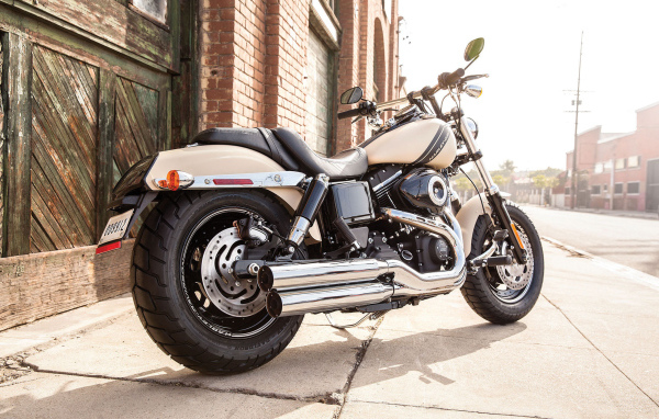 Красивый мотоцикл Harley-Davidson Dyna Fat Bob