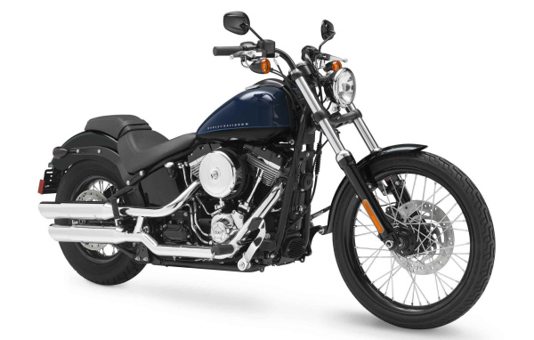 Красивый мотоцикл Harley-Davidson Softail Blackline