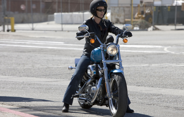 Красивый мотоцикл Harley-Davidson XL 883L Sportster