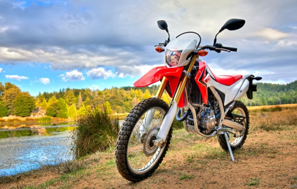 Красивый мотоцикл Honda CRF 250 L