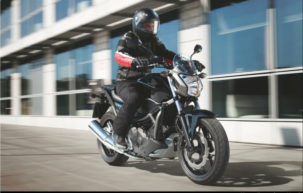 Красивый мотоцикл Honda NC 700 S