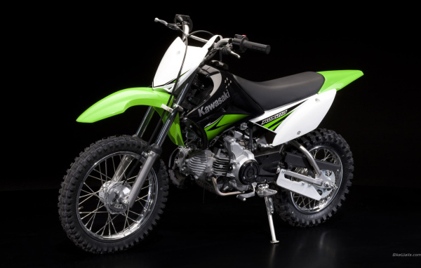 Красивый мотоцикл Kawasaki KLX 125