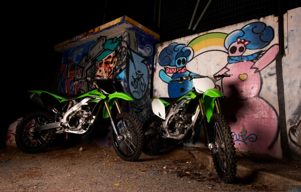 Красивый мотоцикл Kawasaki KX 450 F
