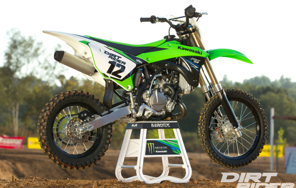 Красивый мотоцикл Kawasaki KX 85-II