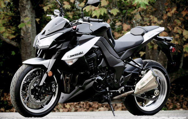 Красивый мотоцикл Kawasaki Z 1000