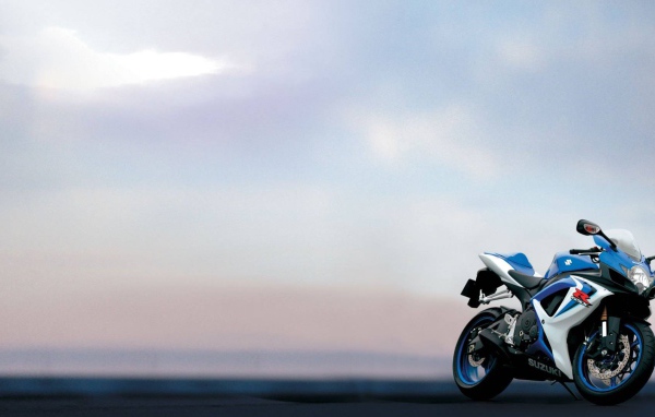 Красивый мотоцикл Suzuki  GSX-R 600