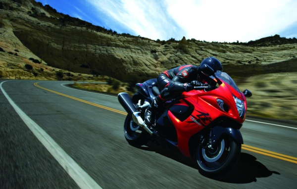 Красивый мотоцикл Suzuki  GSX 1300 R