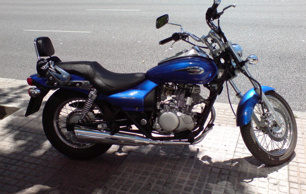Красивый мотоцикл Suzuki Marauder 125