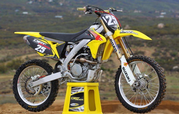 Красивый мотоцикл Suzuki RM-Z 250