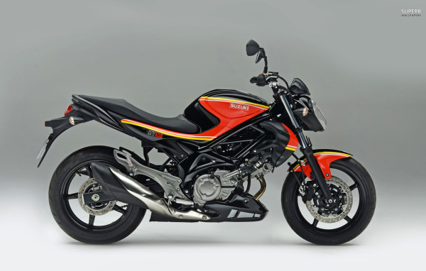 Красивый мотоцикл Suzuki SFV 650