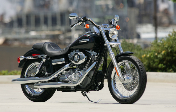 Красивый мотоцикл в москве Harley-Davidson Dyna Super Glide Custom