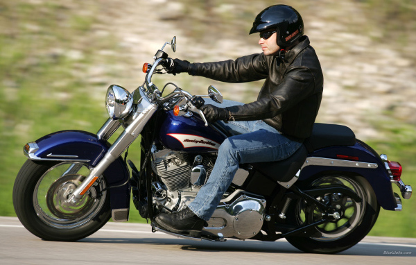 Красивый мотоцикл в москве Harley-Davidson Heritage Softail