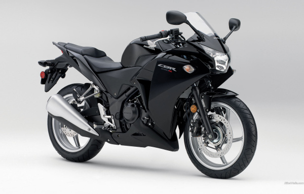 Красивый мотоцикл в москве Honda CBR 250 R