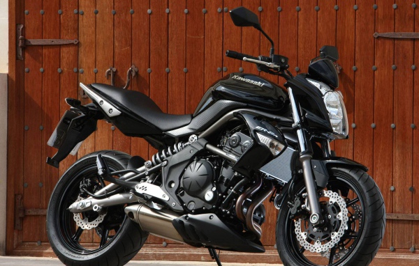 Красивый мотоцикл в москве Kawasaki ER-6n