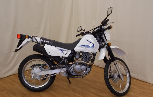Красивый мотоцикл в москве Suzuki DR 200 SE