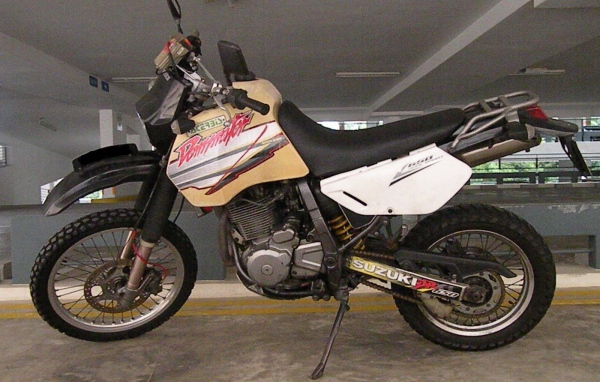 Kрасивый мотоцикл в москве Suzuki DR 650 SE