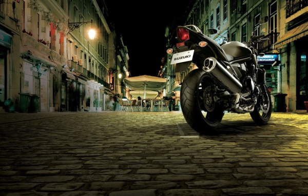 Красивый мотоцикл в москве Suzuki  GSF 1250 S