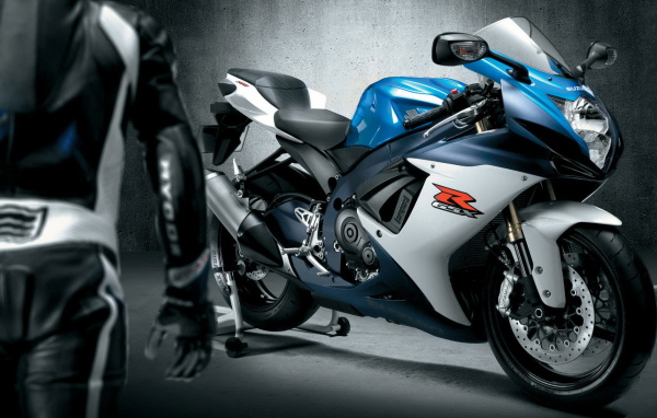 Красивый мотоцикл в москве Suzuki  GSX-R 600