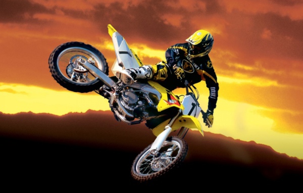 Красивый мотоцикл в москве Suzuki RMX 450 Z