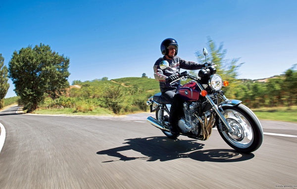 Мотоцикл модели Honda CB 1100