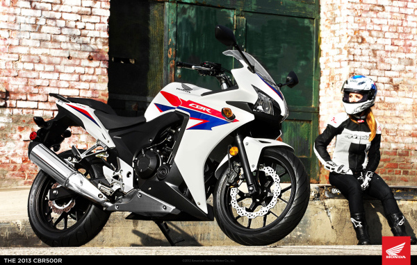 Быстрый мотоцикл Honda CBR 500 R