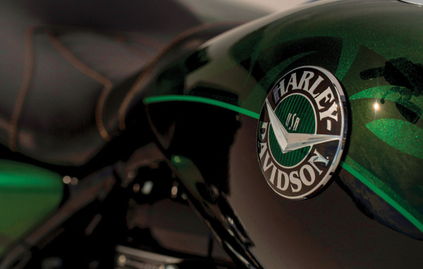 Быстрый мотоцикл Harley-Davidson CVO Road King