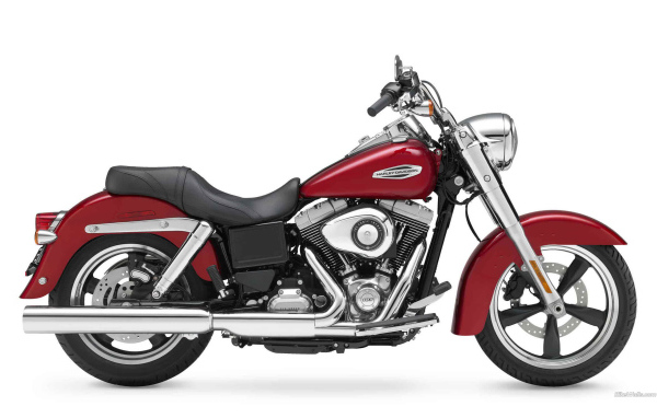 Быстрый мотоцикл Harley-Davidson Dyna Switchback