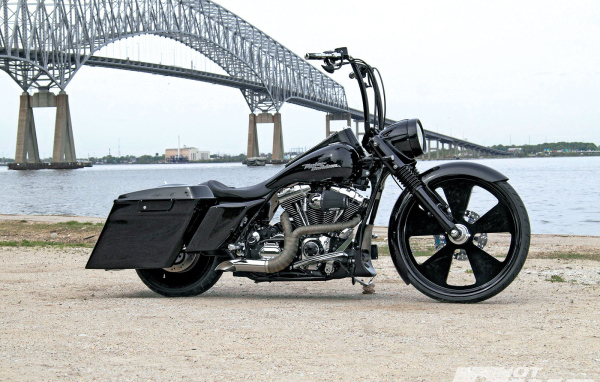 Быстрый мотоцикл Harley-Davidson Road King Anniversary Edition