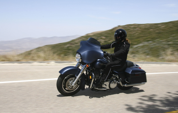Быстрый мотоцикл Harley-Davidson Street Glide
