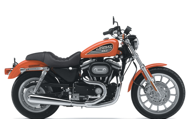 Быстрый мотоцикл Harley-Davidson XL 883R Sportster Roadster