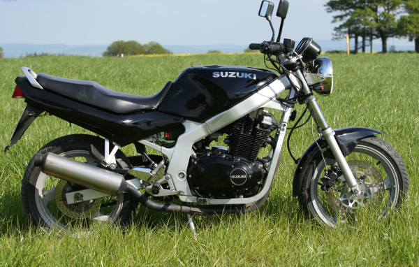 Быстрый мотоцикл Suzuki  GS 500