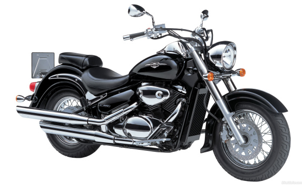 Быстрый мотоцикл Suzuki Intruder C800C