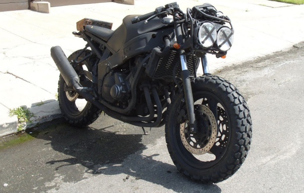 Быстрый мотоцикл Suzuki RV 125