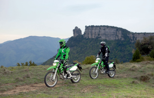 Быстрый мотоцикл Kawasaki KLX 250