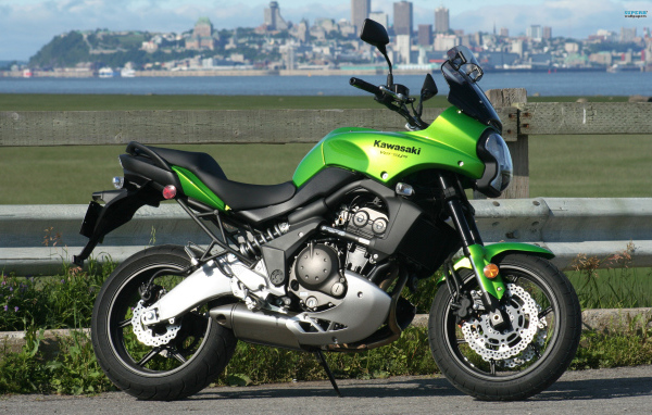 Быстрый мотоцикл Kawasaki Versys