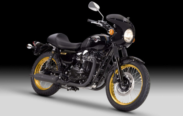 Быстрый мотоцикл Kawasaki W 800
