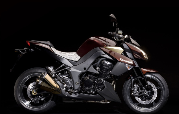 Быстрый мотоцикл Kawasaki Z 1000