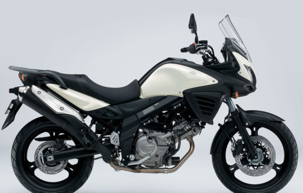 Быстрый мотоцикл Suzuki V-Storm 650 ABS