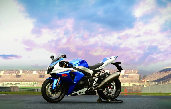 Невероятный мотоцикл Suzuki  GSX 1300 R