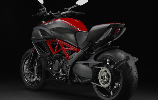 Невероятно быстрый мотоцикл Ducati Diavel